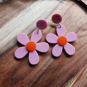 Retro Pink Daisy Earrings: 60s 70s Resin Flower, Handmade Statement Jewellery