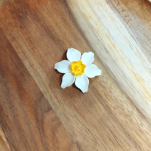 White Daffodil Brooch Spring Accessories, Small Boutonniere.