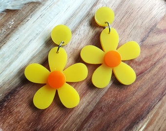 Vintage Daisy Shape Earrings from the 60s