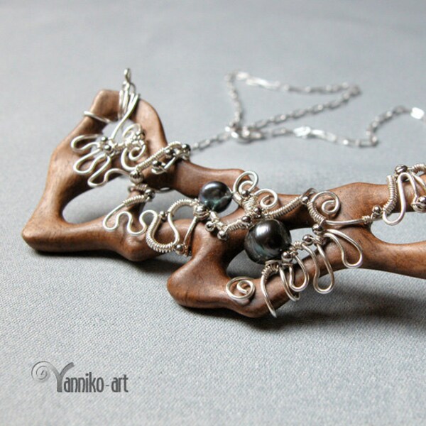 Statement wooden pendant with saltwater pearls