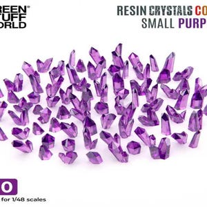 Puede incluir: Un conjunto de 80 pequeños cristales de resina de color púrpura, adecuados para modelos a escala 1/48.  RESIN CRYSTALS COLORS SMALL PURPLE.