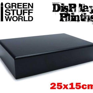 Op de afbeelding: Zwarte rechthoekige display plint, 25x15cm, voor het presenteren van producten of kunstwerken. Green Stuff World.