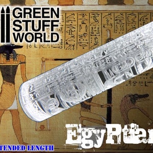 Op de afbeelding: Een transparante acryl deegroller met een Egyptisch hiërogliefenontwerp. De deegroller is 25 cm lang en heeft een verlengde lengte. De tekst "Green Stuff World" en "Egypt" is zichtbaar in de afbeelding.