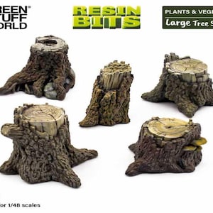 Puede incluir: Cinco tocones de árboles grandes de resina pintados a mano. Los tocones son marrones y beige, con texturas detalladas y anillos de crecimiento visibles. Adecuado para modelos a escala 1/48. Incluye el texto "Plants & Vegetation" y "Resin Bits".
