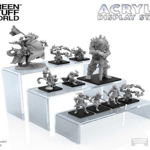 Puede incluir: Un conjunto de tres soportes de exhibición de acrílico transparente para figuras en miniatura. Los soportes están escalonados, siendo el soporte superior el más pequeño y el soporte inferior el más grande. Los soportes están diseñados para exhibir figuras en miniatura, como las que se utilizan en juegos de mesa o juegos de rol. Los soportes están hechos de acrílico transparente, lo que permite que las figuras se vean desde todos los ángulos. Los soportes también son muy resistentes y duraderos, y se pueden utilizar para exhibir una variedad de figuras diferentes. Los soportes se venden como un conjunto de tres, y son perfectos para exhibir figuras en miniatura en un hogar u oficina.