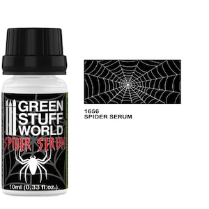 以下が含まれることがあります： 黒いキャップが付いた小さな透明なガラス瓶。瓶には「Green Stuff World」と「Spider Serum」のラベルが貼られています。ラベルには、白いクモが中央にいる黒いクモの巣も描かれています。瓶には10ml（0.33 fl. oz.）の液体が入っています。