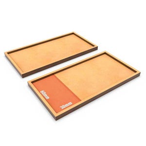 Pode incluir: Duas bandejas de madeira, uma com uma superf&iacute;cie laranja s&oacute;lida e a outra com uma superf&iacute;cie laranja e vermelha dividida. A bandeja dividida tem medidas etiquetadas "60 mm" e "30 mm".