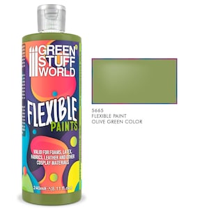 Op de afbeelding: Een set van drie keramische mokken met een gespikkelde, matte afwerking. Elke mok heeft een andere kleur: lichtblauw, crème en grijs. De mokken hebben een eenvoudig, modern ontwerp en een comfortabele handgreep.