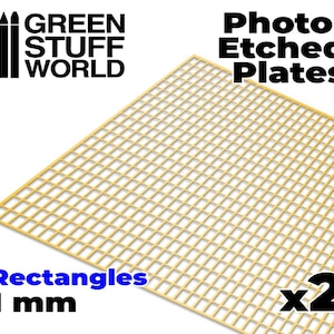 Op de afbeelding: Twee goudkleurige foto-geëtst platen met een rasterpatroon van 1 mm rechthoeken. De platen zijn gelabeld "Foto-geëtst platen" en "Rechthoeken 1 mm".