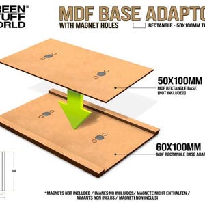 Pode incluir: Cinco adaptadores de base MDF para bases retangulares, com furos para ímãs. Os adaptadores medem 60 mm x 100 mm e se encaixam em uma base de 50 mm x 100 mm. Os adaptadores são mostrados em um diagrama com uma seta verde que indica como se encaixam. O texto "*Ímãs não incluídos" também é mostrado.