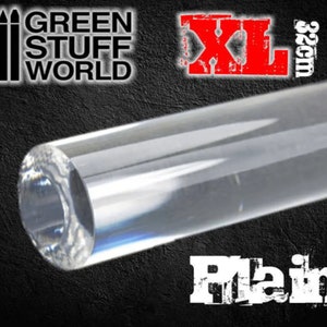Könnte beinhalten: Ein klares Acrylrohr, 32 cm lang, mit der Aufschrift "XL" und "Plain". Es ist ein Bastelzubehör von Green Stuff World.