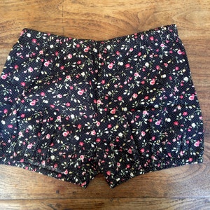 Short de Yoga Iyengar-Noir à fleurs roses Boomer-Short-Popeline coton image 1