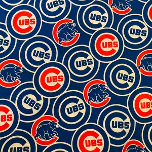 NUOVO MLB Chicago Cubs Blue Red White Baseball Cotton maschera trapuntatura tessuto venduto tagliato a misura, 1/2 yard & fat quarter FQ Logo Mascotte
