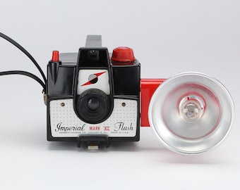 Retro 1950’s Imperial Mark XII Flash Camera – Home Decor Display & Collector Piece