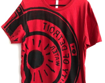 Manhole Cover Detroit Shirt. Drain Cover Graphic T-Shirt, Spirit of Detroit Water Dept. OOAK, Detroit Local, Michigan gift, sewer cover