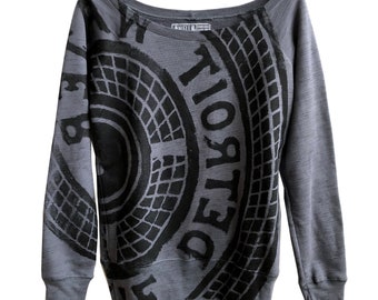 Sudadera con tapa de alcantarilla de Detroit. Sudadera gris hecha a mano, única en su tipo, con cuello ancho para mujer. Regalo de Detroit Michigan, sudadera de Detroit