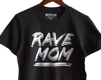 Rave mamá camiseta, camisa techno. Camiseta gráfica de impresión de texto, camiseta dj de moda festival. Regalo raver, fiesta de almacén de camisara música underground