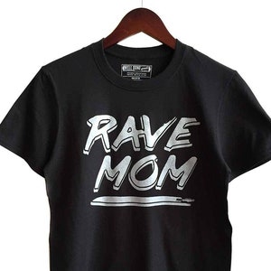 Rave Mom T-Shirt, techno shirt. Text Print Graphic Tee, festival fashion dj tshirt. Raver gift, rave shirt warehouse party underground music
