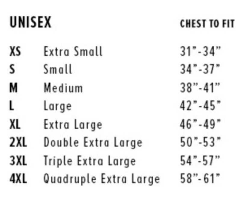 K&ouml;nnte beinhalten: Eine wei&szlig;e Tabelle mit schwarzem Text, der Unisex-Brustumf&auml;nge detailliert. Die Gr&ouml;&szlig;en reichen von XS (79-86 cm) bis 4XL (147-155 cm). Die Tabelle enth&auml;lt die Gr&ouml;&szlig;en Extra Small, Small, Medium, Large, Extra Large, Double Extra Large, Triple Extra Large und Quadruple Extra Large.