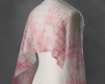 Gestrickter, handgefärbter Seidenmohair-Spitzenschal in Grau und Rosa (Unikat)