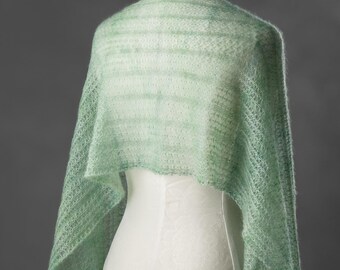 Gestrickter, hellgrüner, handgefärbter Seidenmohair-Schal (Unikat)