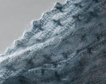Handgefärbter Seidenmohair-Schal „Schneeflocken“ – Anthrazit