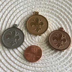 Fleur de Lis Stainless Steel Pendant: Polished & Sanded (28x25mm)