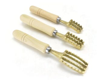 Japanese Sushi Chef&#39;s tool, Fish Scaler,UROKOTORI,L/M/S Size, Brass,w/wooden handle,Made in Japan