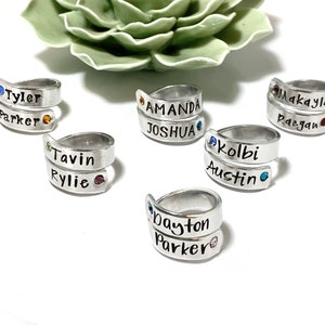 Anillo envolvente, anillo estampado a mano, anillo con piedra de nacimiento, anillo para madre, anillo para mamá, anillo personalizado, anillo con nombre, anillo con nombre para niños, anillo para abuela