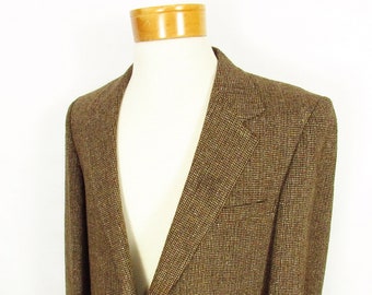 vintage tweed Aquascutum sports jacket dated 1979 Size: a loose fitting 40 R or a 42 R in beige  blue  green  grey herringbone wool