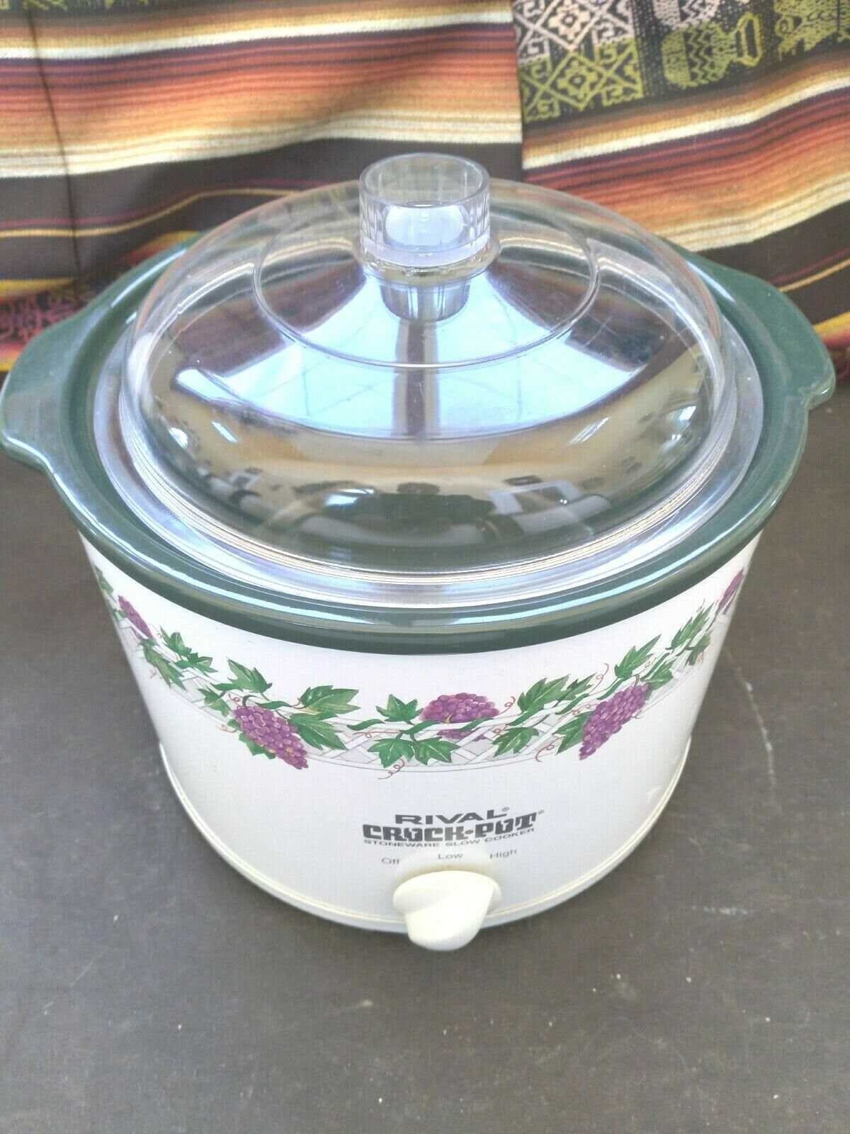 Vintage 2.5 Qt Rival Crockpot Stoneware Slow Cooker With plastic Lid (3120)