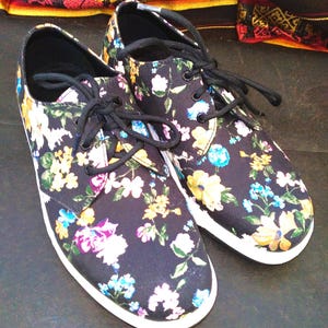 Dr. Martens Womens Darcy Floral Cavendish 3 Eye Canvas Sneakers Size 7 Soft Wair