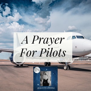 Może przedstawiać: Biały samolot zaparkowany na płycie postojowej z tekstem "A Prayer For Pilots" w białym polu. Mniejszy obrazek kobiety z nocnym, gwiaździstym niebem w tle i tekstem "prayers by christina" znajduje się w prawym dolnym rogu.