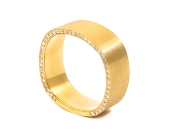 Rundes Quadratisches 14 K Mattgold x Diamant Pave Band