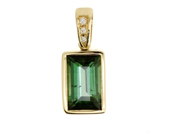 Collar con colgante de oro M2O de turmalina verde talla esmeralda y diamantes pavé - Hecho a pedido