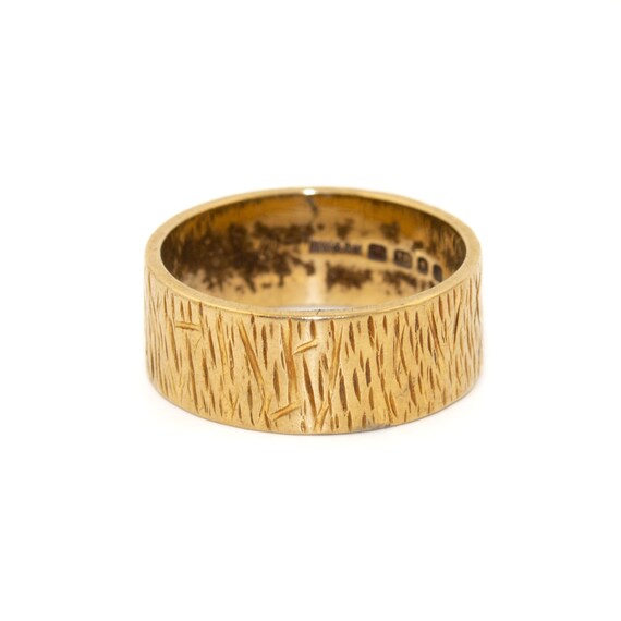 Textured 18K Gold Cigar Band Gem