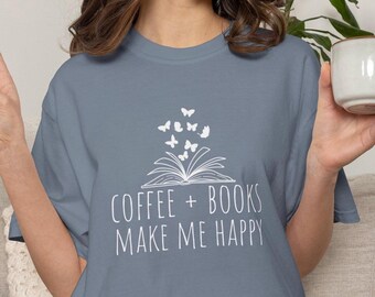Kaffe + Böcker gör mig glad - Comfort Colors T-shirt - ordkonst - boklig läsning - välj din färgstorlek