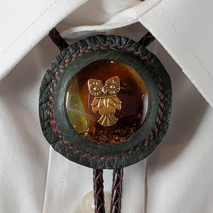 Bolo Tie for Men Green Western Cowboy Necktie Outdoor Themed Recycled Glass Western Formal Ware Necklace for Men Gift for Him Necktie Lariat