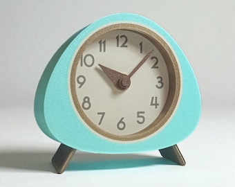 Reloj de escritorio color aguamarina, estilo moderno de mediados de siglo.
