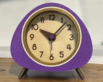 Reloj de escritorio silencioso de estilo retro, impreso en 3D, color morado.