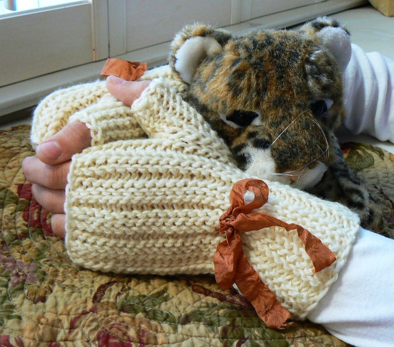 Kittens' Lost Mittens for loom knitters image 2