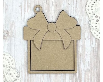 Scrapaholics Chipboard - Present Shaker Tag