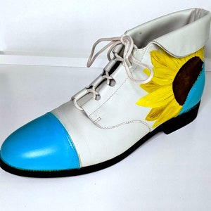 Hand Painted Vintage Boots - Size 9