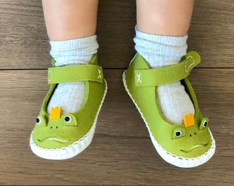 frog feet shoes