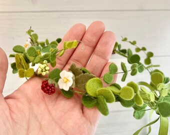 Wreath with wild berries, rustic wreath small wreath natural wreath door wreath wall wreath wall decor felt wreath, hair wreath, crown