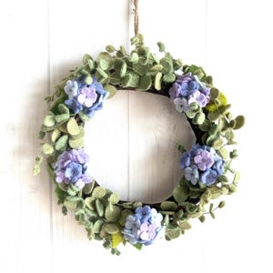 Couronne d'hortensias en feutre de laine, décoration de porte rustique faite main