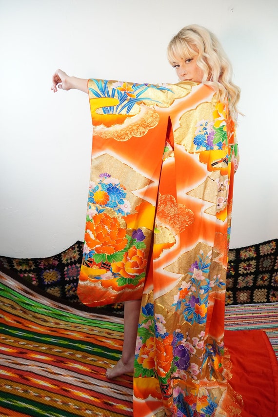 Vintage Japanese Wedding Kimono Robe - Weighted Kimono - Uchikake - Hikizuri - Weighted Kimono - Long Heavy Geisha Kimono - Padded Hem View 4