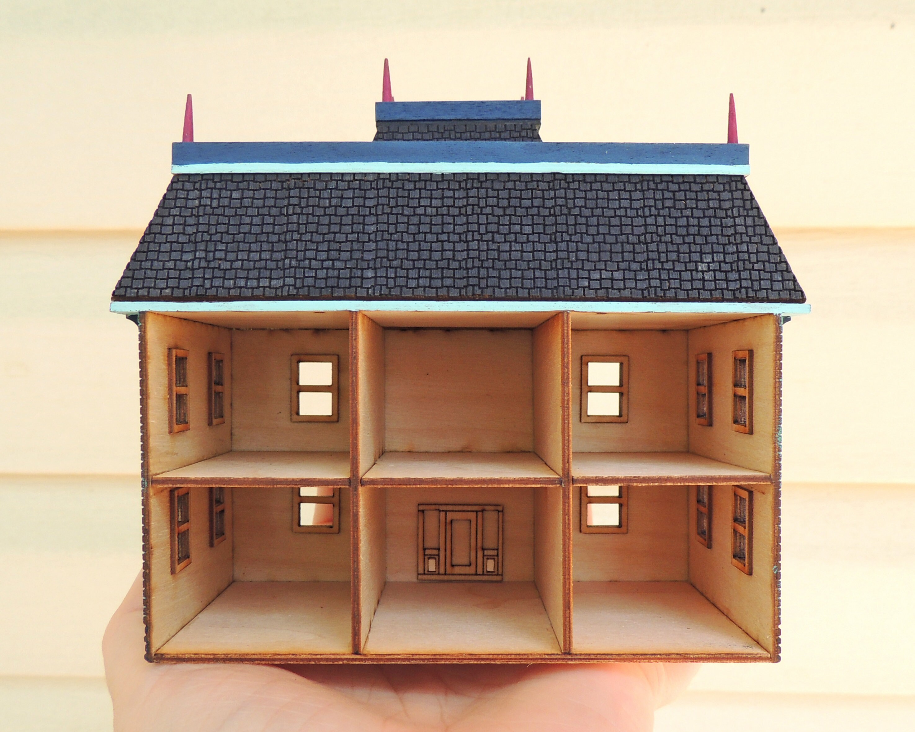 Construction d'une maison à l'échelle 1/12 de style classique français.   Maison de poupée victorienne, Maison de poupée en bois, Maison de poupée