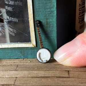 1:48 Miniature Banjo
