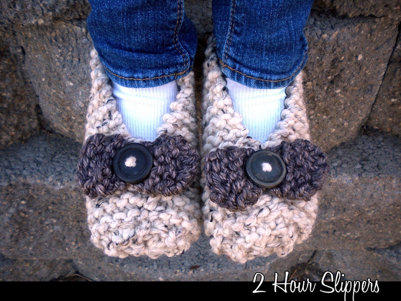 2 Hour Slippers Knitting Pattern image 1